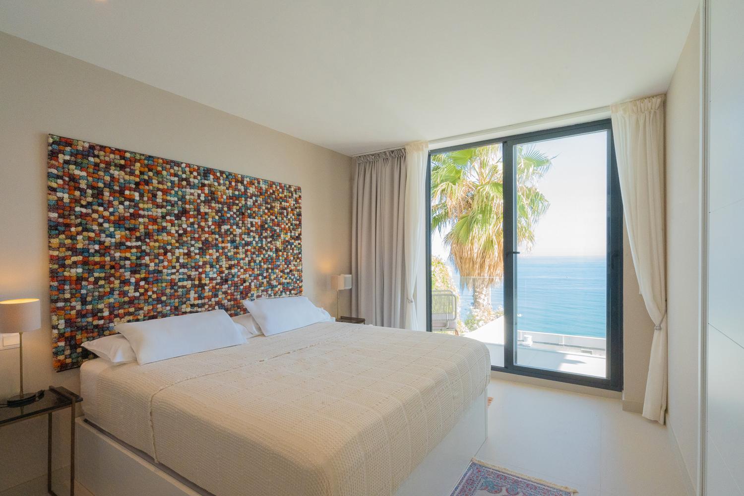 Seaside Tranquility And Urban Luxury - Stylish Duplex In Torremolinos W Jacuzzi Apartman Kültér fotó