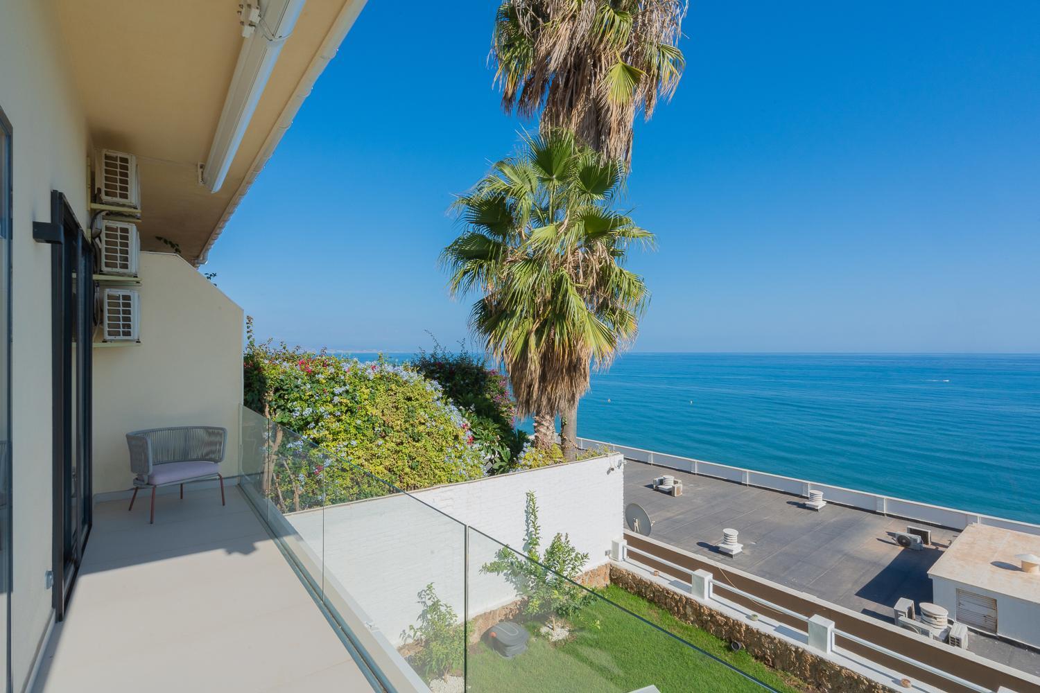 Seaside Tranquility And Urban Luxury - Stylish Duplex In Torremolinos W Jacuzzi Apartman Kültér fotó