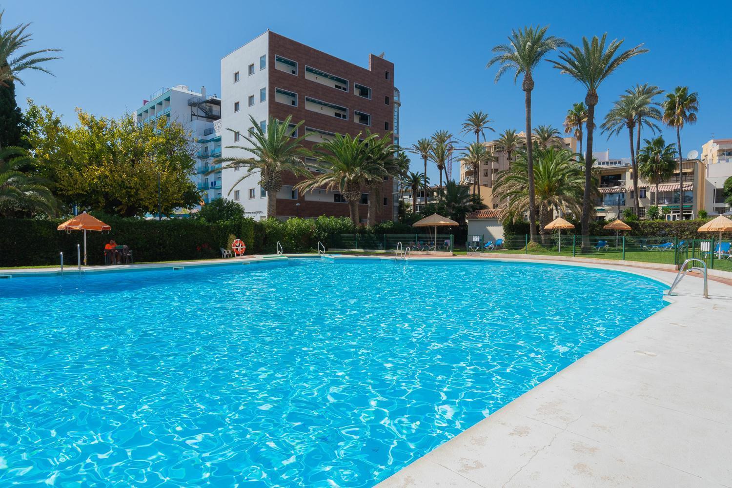 Seaside Tranquility And Urban Luxury - Stylish Duplex In Torremolinos W Jacuzzi Apartman Kültér fotó