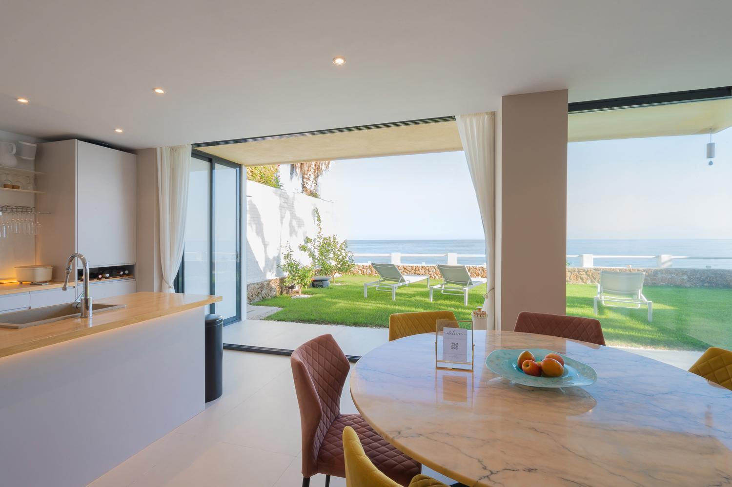 Seaside Tranquility And Urban Luxury - Stylish Duplex In Torremolinos W Jacuzzi Apartman Kültér fotó