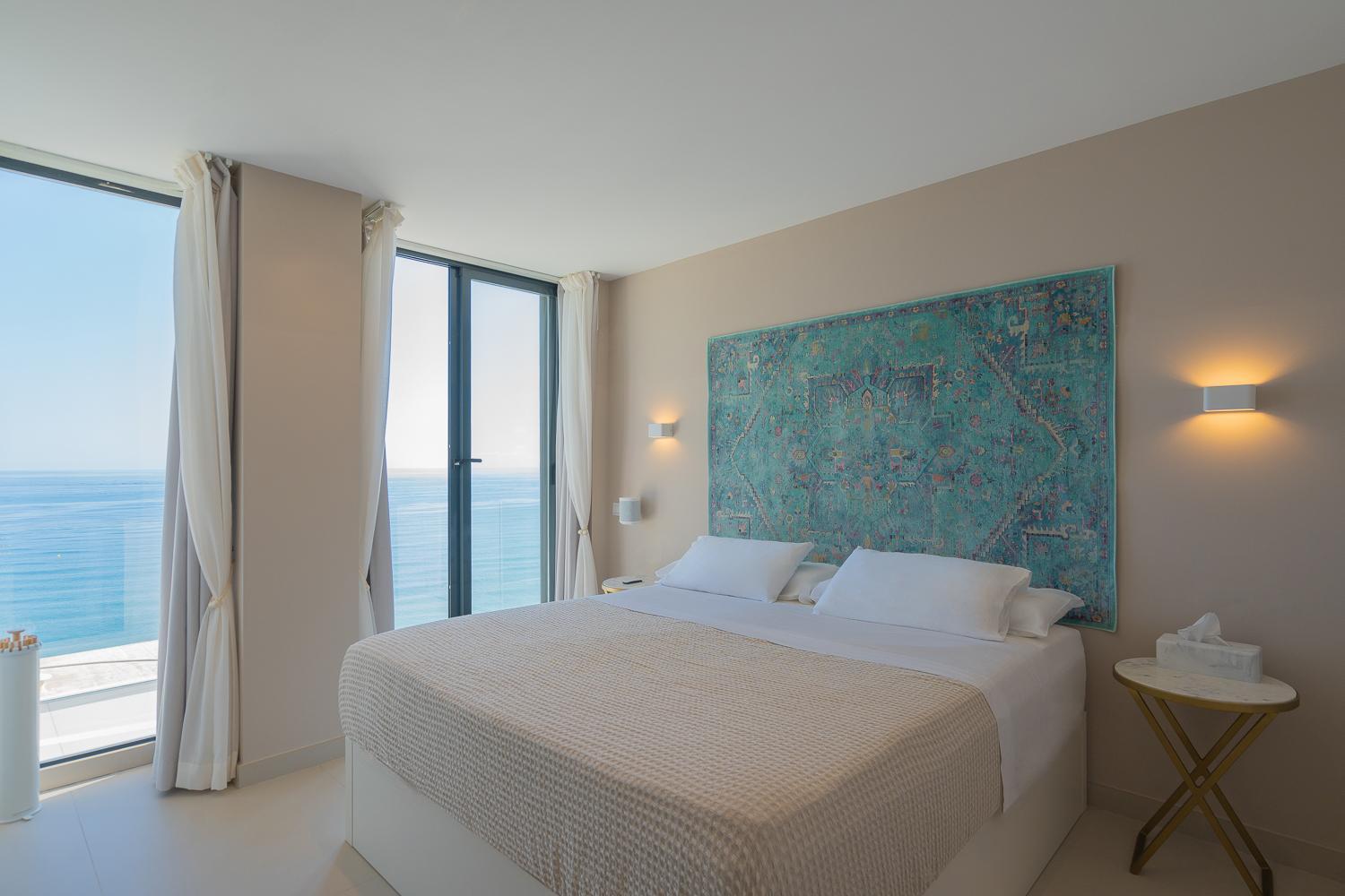 Seaside Tranquility And Urban Luxury - Stylish Duplex In Torremolinos W Jacuzzi Apartman Kültér fotó